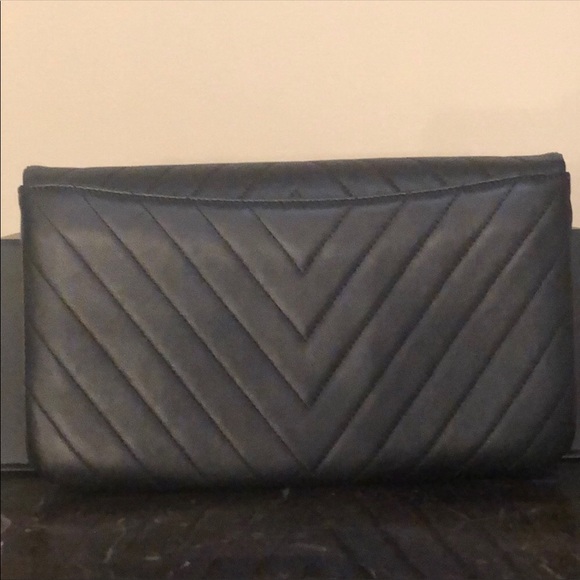 Chanel Wars Clutch Bag🖤🌟 - Picture 3 of 8